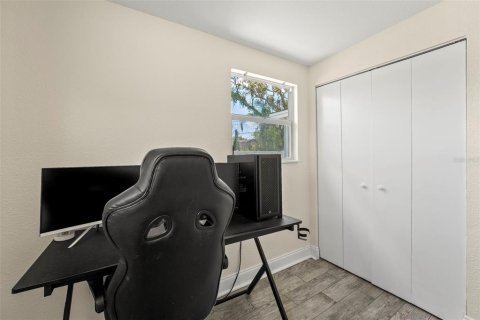 House in Largo, Florida 3 bedrooms, 62.34 sq.m. № 1785618 - photo 20