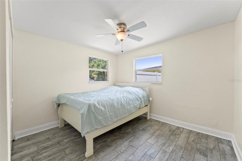 House in Largo, Florida 3 bedrooms, 62.34 sq.m. № 1785618 - photo 16