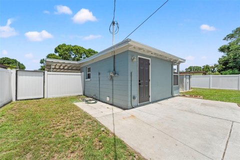 House in Largo, Florida 3 bedrooms, 62.34 sq.m. № 1785618 - photo 29