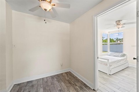 House in Largo, Florida 3 bedrooms, 62.34 sq.m. № 1785618 - photo 18