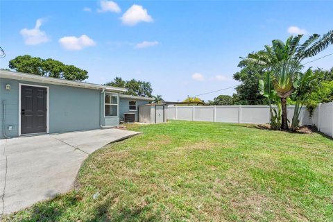 House in Largo, Florida 3 bedrooms, 62.34 sq.m. № 1785618 - photo 28