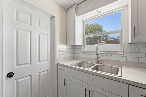 House in Largo, Florida 3 bedrooms, 62.34 sq.m. № 1785618 - photo 13