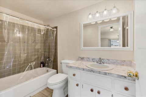 Condo in Venice, Florida, 2 bedrooms  № 1629701 - photo 27