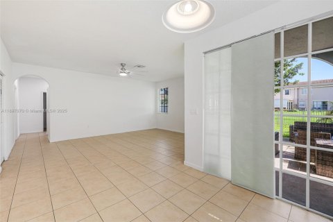House in Homestead, Florida 5 bedrooms, 289.86 sq.m. № 1952002 - photo 14
