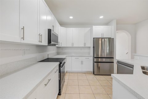 House in Homestead, Florida 5 bedrooms, 289.86 sq.m. № 1952002 - photo 13