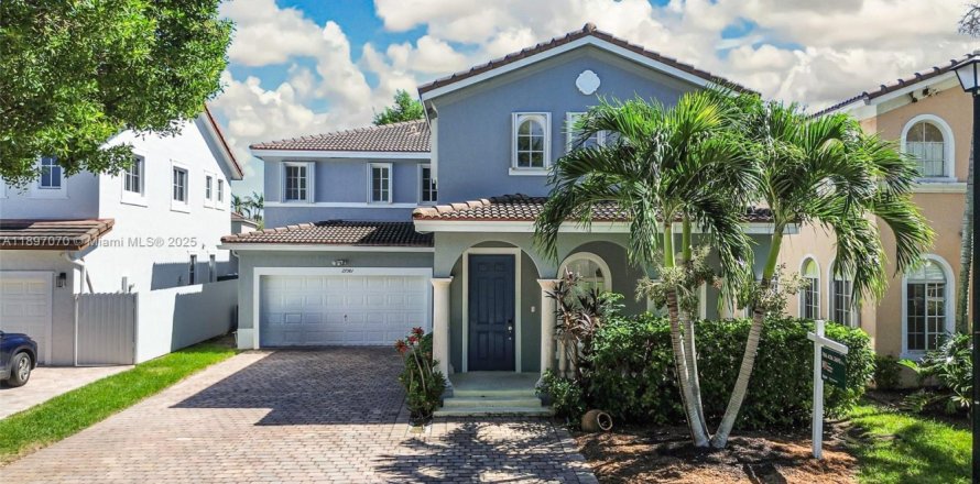 House in Homestead, Florida 5 bedrooms, 289.86 sq.m. № 1952002