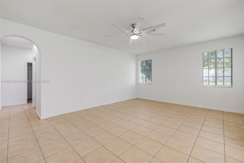 House in Homestead, Florida 5 bedrooms, 289.86 sq.m. № 1952002 - photo 15