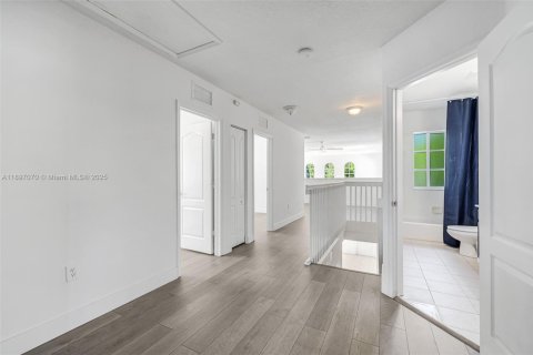 House in Homestead, Florida 5 bedrooms, 289.86 sq.m. № 1952002 - photo 24