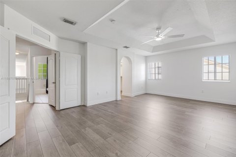 House in Homestead, Florida 5 bedrooms, 289.86 sq.m. № 1952002 - photo 28