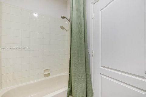 House in Homestead, Florida 5 bedrooms, 289.86 sq.m. № 1952002 - photo 21