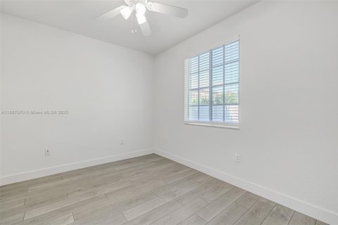 House in Homestead, Florida 5 bedrooms, 289.86 sq.m. № 1952002 - photo 22