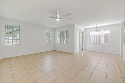 House in Homestead, Florida 5 bedrooms, 289.86 sq.m. № 1952002 - photo 19
