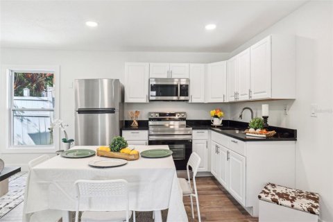 House in Winter Garden, Florida 3 bedrooms, 71.53 sq.m. № 1908102 - photo 9