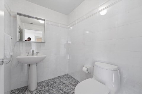 Condominio en venta en Fort Lauderdale, Florida, 3 dormitorios, 215.35 m2 № 2146917 - foto 29