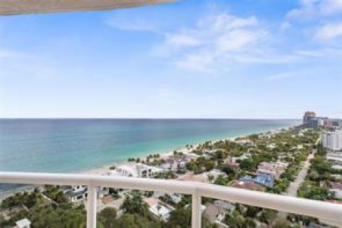 Condominio en venta en Fort Lauderdale, Florida, 3 dormitorios, 215.35 m2 № 2146917 - foto 2