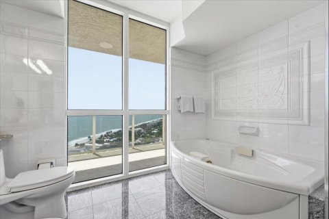 Condominio en venta en Fort Lauderdale, Florida, 3 dormitorios, 215.35 m2 № 2146917 - foto 22