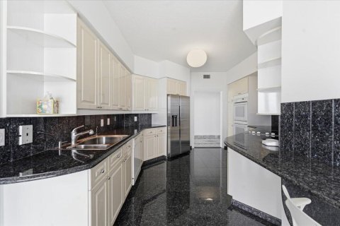 Condominio en venta en Fort Lauderdale, Florida, 3 dormitorios, 215.35 m2 № 2146917 - foto 19