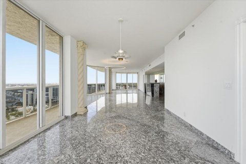 Condominio en venta en Fort Lauderdale, Florida, 3 dormitorios, 215.35 m2 № 2146917 - foto 12