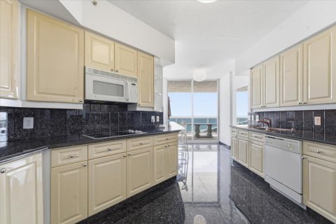 Condominio en venta en Fort Lauderdale, Florida, 3 dormitorios, 215.35 m2 № 2146917 - foto 17