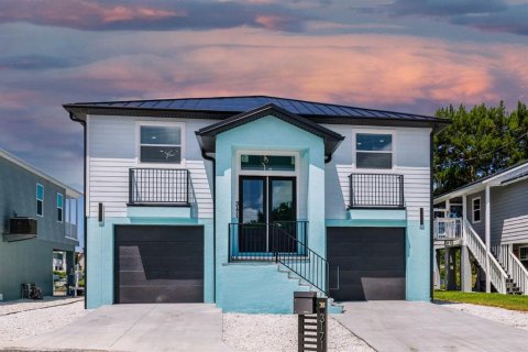 Casa en venta en Hernando Beach, Florida, 3 dormitorios, 162.58 m2 № 1909866 - foto 1