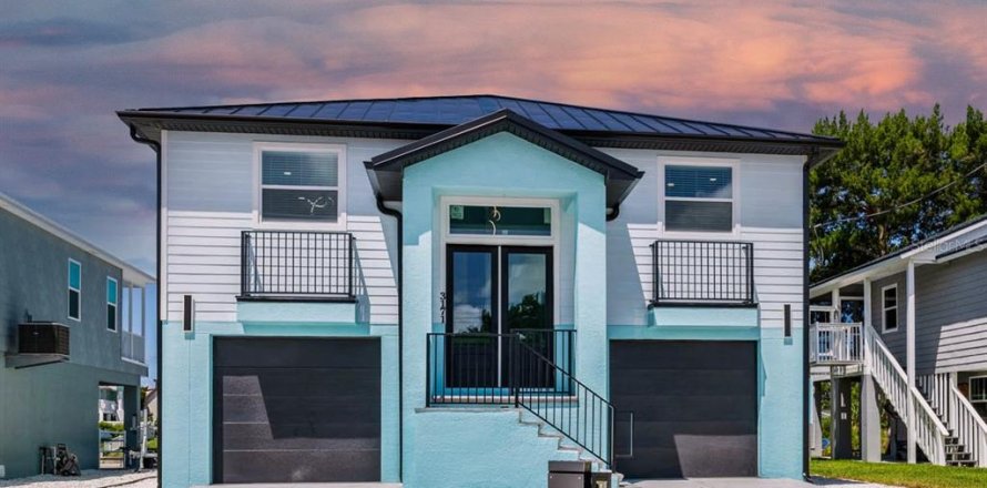 Casa en Hernando Beach, Florida 3 dormitorios, 162.58 m2 № 1909866