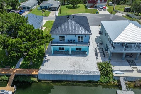 House in Hernando Beach, Florida 3 bedrooms, 162.58 sq.m. № 1909866 - photo 2