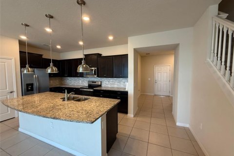 Townhouse in Davenport, Florida 5 bedrooms, 212.1 sq.m. № 1870268 - photo 4