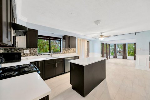 Снять в аренду виллу или дом в Тампа, Флорида 3 спальни, 219.62м2, № 1893641 - фото 3