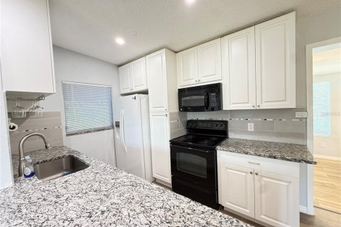 House in Port Charlotte, Florida 2 bedrooms, 110.74 sq.m. № 2239476 - photo 4