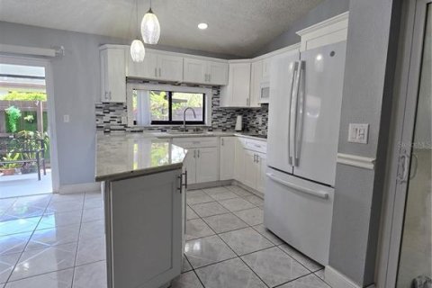 House in Tampa, Florida 3 bedrooms, 118.73 sq.m. № 2215535 - photo 4