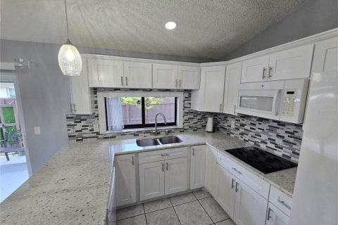 House in Tampa, Florida 3 bedrooms, 118.73 sq.m. № 2215535 - photo 5
