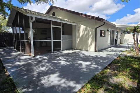 House in Tampa, Florida 3 bedrooms, 118.73 sq.m. № 2215535 - photo 7