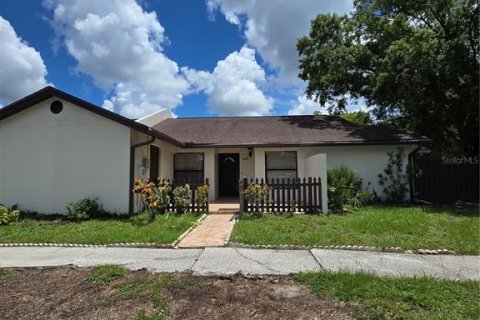 House in Tampa, Florida 3 bedrooms, 118.73 sq.m. № 2215535