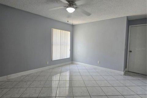 House in Tampa, Florida 3 bedrooms, 118.73 sq.m. № 2215535 - photo 10