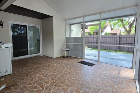 House in Tampa, Florida 3 bedrooms, 118.73 sq.m. № 2215535 - photo 6