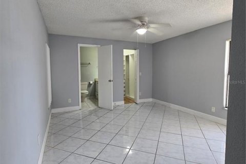 House in Tampa, Florida 3 bedrooms, 118.73 sq.m. № 2215535 - photo 9