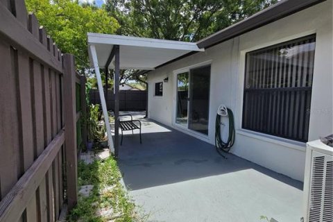 House in Tampa, Florida 3 bedrooms, 118.73 sq.m. № 2215535 - photo 8