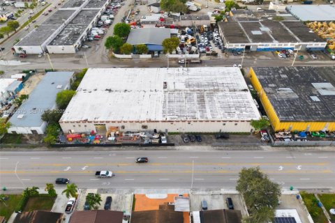 Propiedad comercial en venta en Opa-locka, Florida № 1991218 - foto 5
