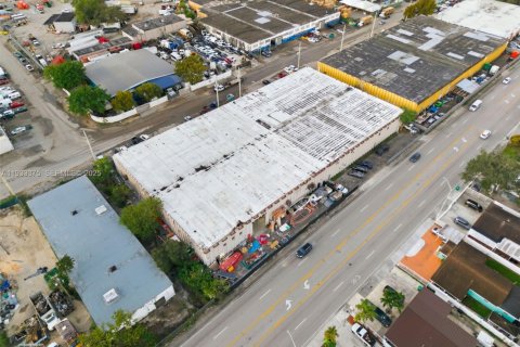 Propiedad comercial en venta en Opa-locka, Florida № 1991218 - foto 6