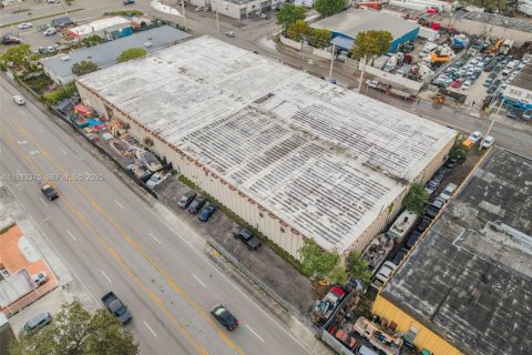 Propiedad comercial en venta en Opa-locka, Florida № 1991218 - foto 1