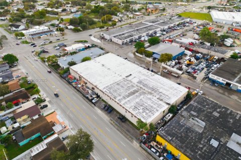 Propiedad comercial en venta en Opa-locka, Florida № 1991218 - foto 4