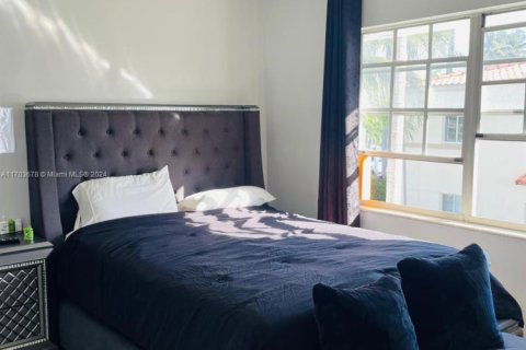 Condominio en Miami Beach, Florida, 1 dormitorio  № 2015065
