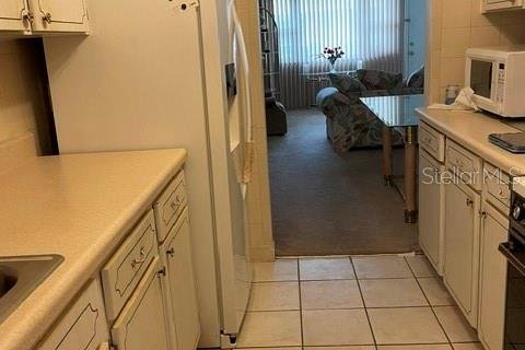 Condo in Saint Petersburg, Florida, 2 bedrooms № 2403668 - photo 6