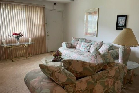 Condo in Saint Petersburg, Florida, 2 bedrooms № 2403668 - photo 3
