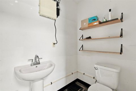 Propiedad comercial en alquiler en Port Richey, Florida, 183.11 m2 № 2388853 - foto 15