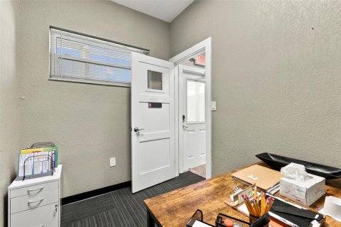 Propiedad comercial en alquiler en Port Richey, Florida, 183.11 m2 № 2388853 - foto 7