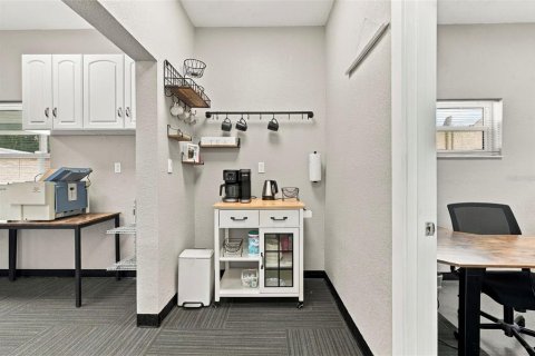 Propiedad comercial en alquiler en Port Richey, Florida, 183.11 m2 № 2388853 - foto 5