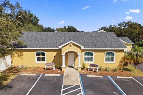 Propiedad comercial en Port Richey, Florida 183.11 m2 № 2388853