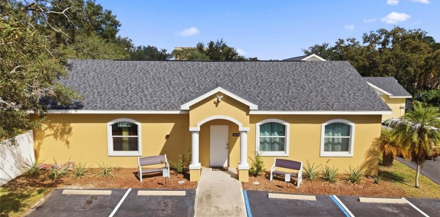 Propiedad comercial en Port Richey, Florida 183.11 m2 № 2388853