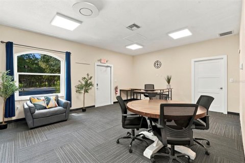 Propiedad comercial en alquiler en Port Richey, Florida, 183.11 m2 № 2388853 - foto 4